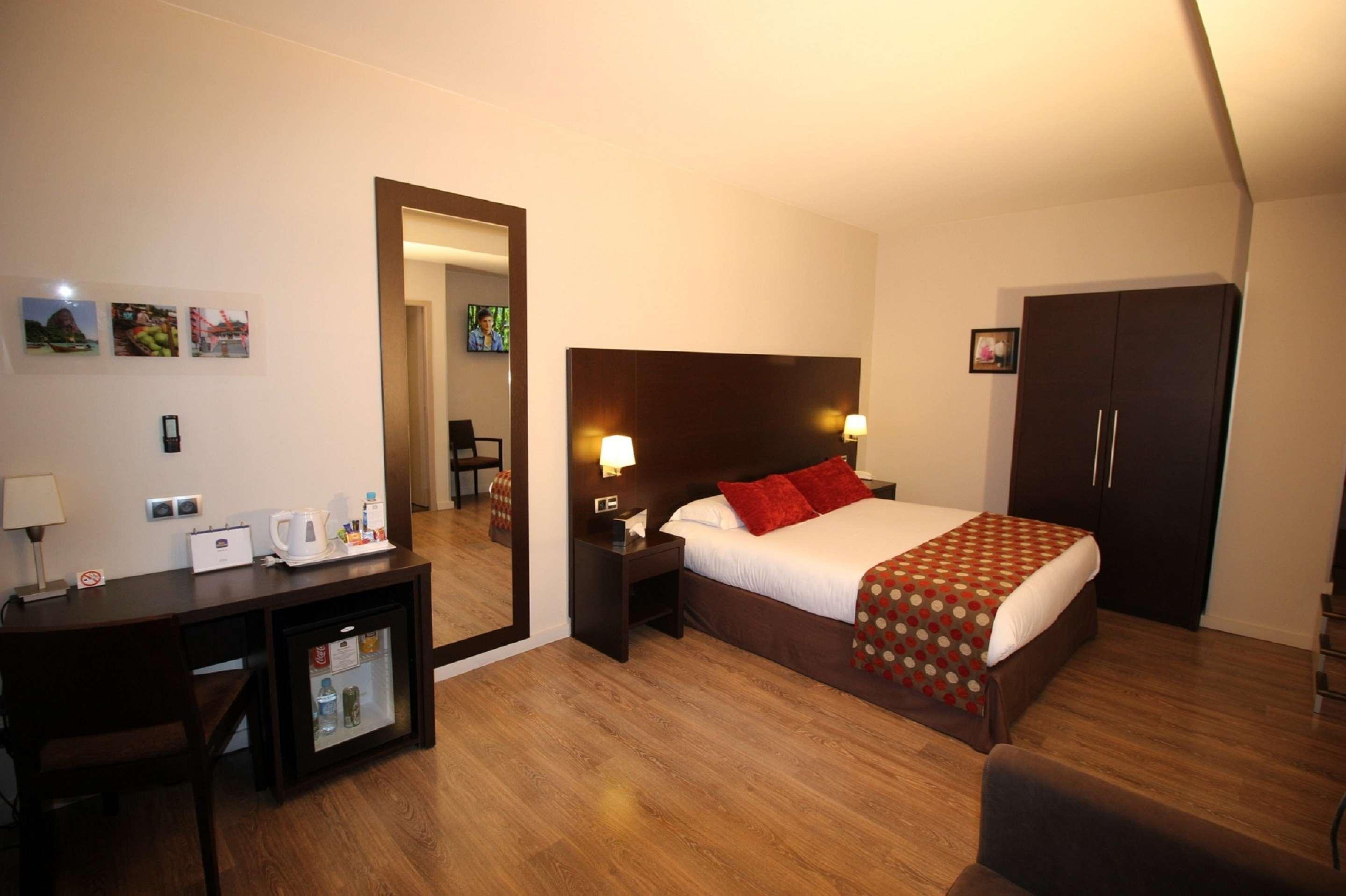 Best Western Hotel Des Barolles - Lyon Sud Бринье Экстерьер фото
