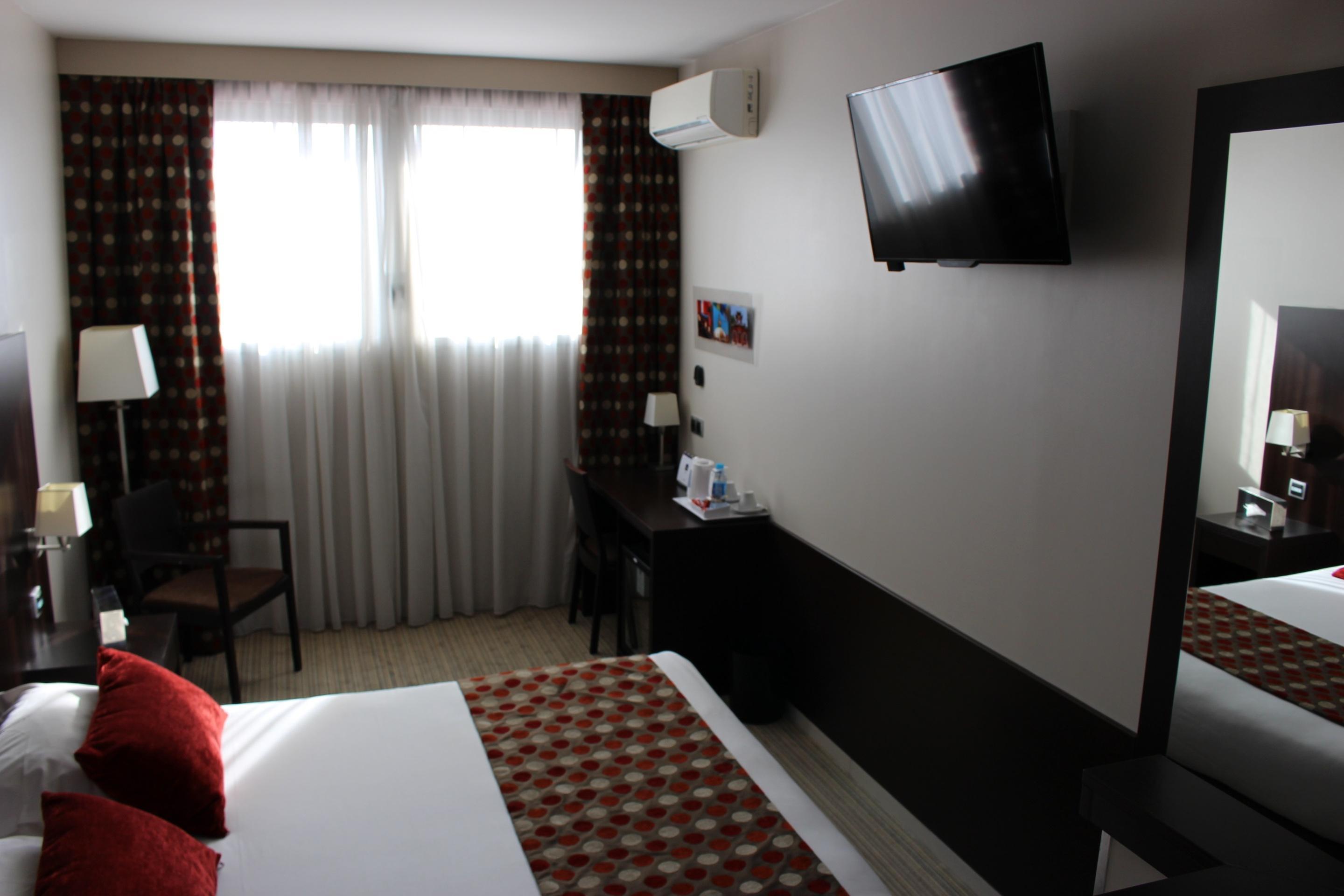 Best Western Hotel Des Barolles - Lyon Sud Бринье Экстерьер фото