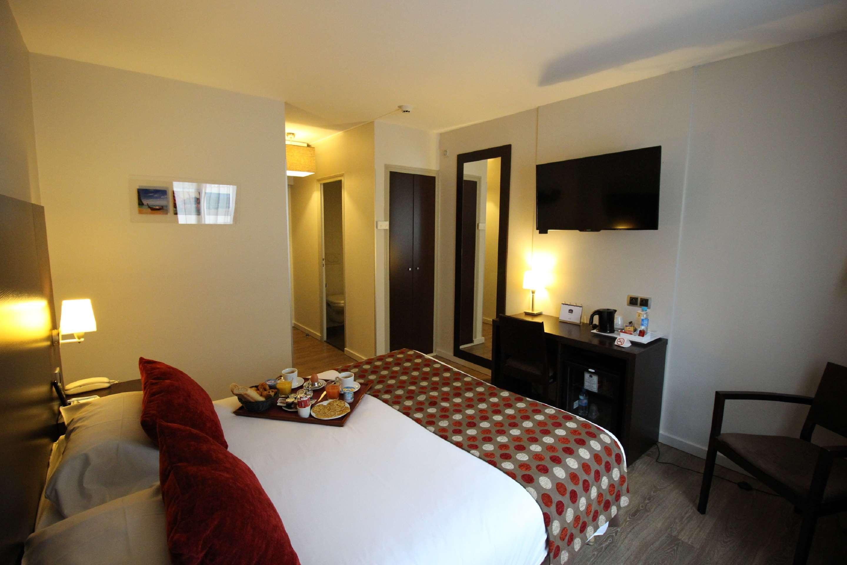 Best Western Hotel Des Barolles - Lyon Sud Бринье Экстерьер фото