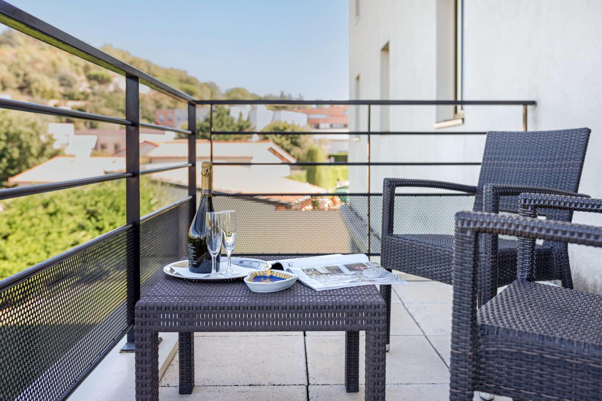 Best Western Hotel Des Barolles - Lyon Sud Бринье Экстерьер фото