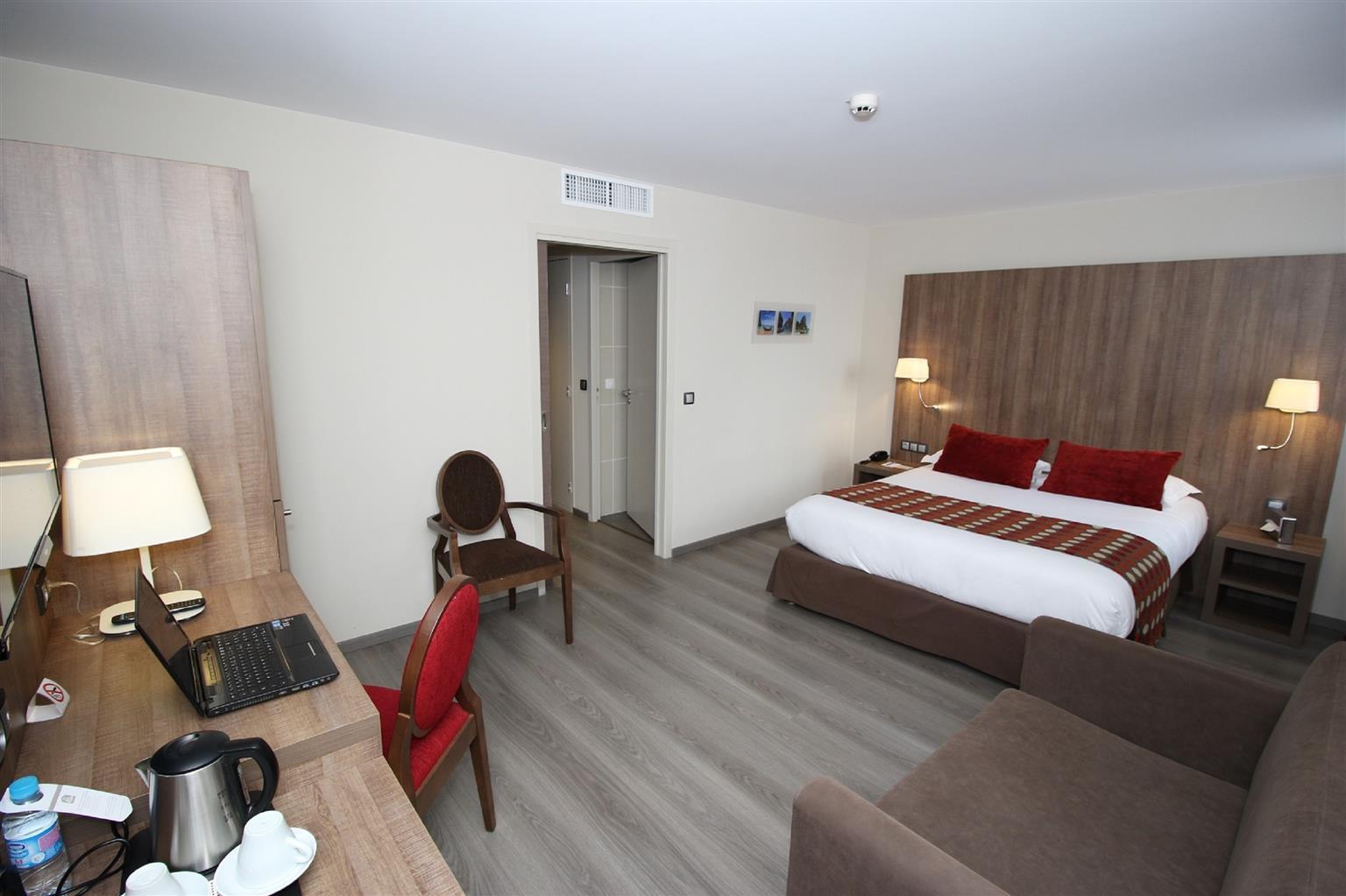 Best Western Hotel Des Barolles - Lyon Sud Бринье Экстерьер фото